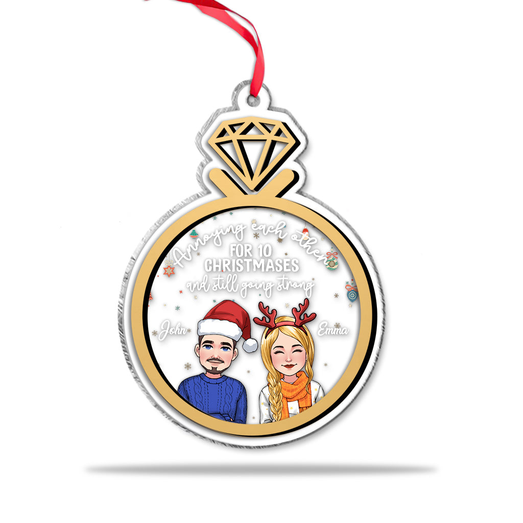 Sich zehn Weihnachten lang gegenseitig ärgern – Personalisierter zweilagiger Weihnachtsschmuck für Ehepaare