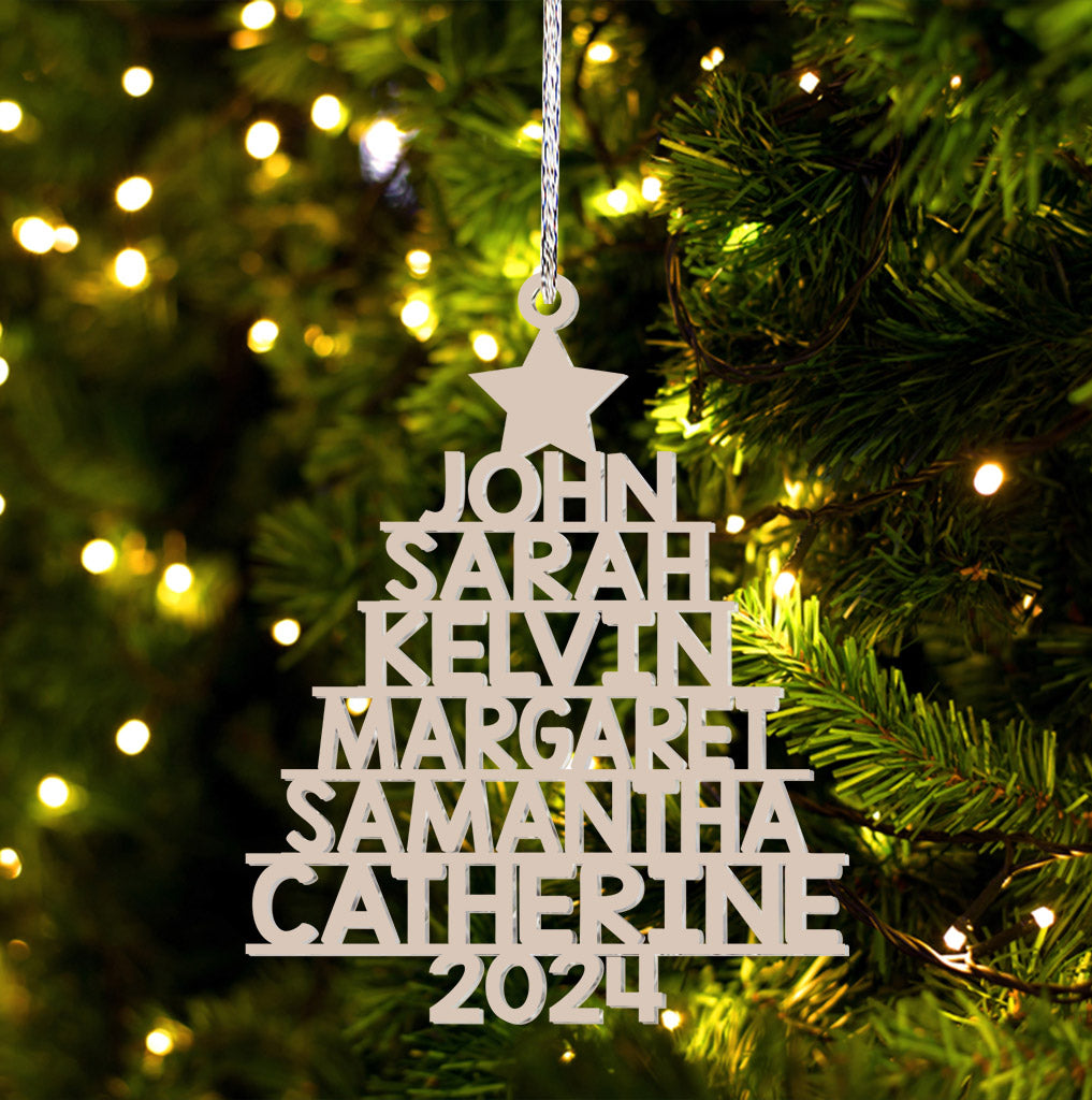 Weihnachtsbaum mit individuellem Namen – personalisierter Schmuck