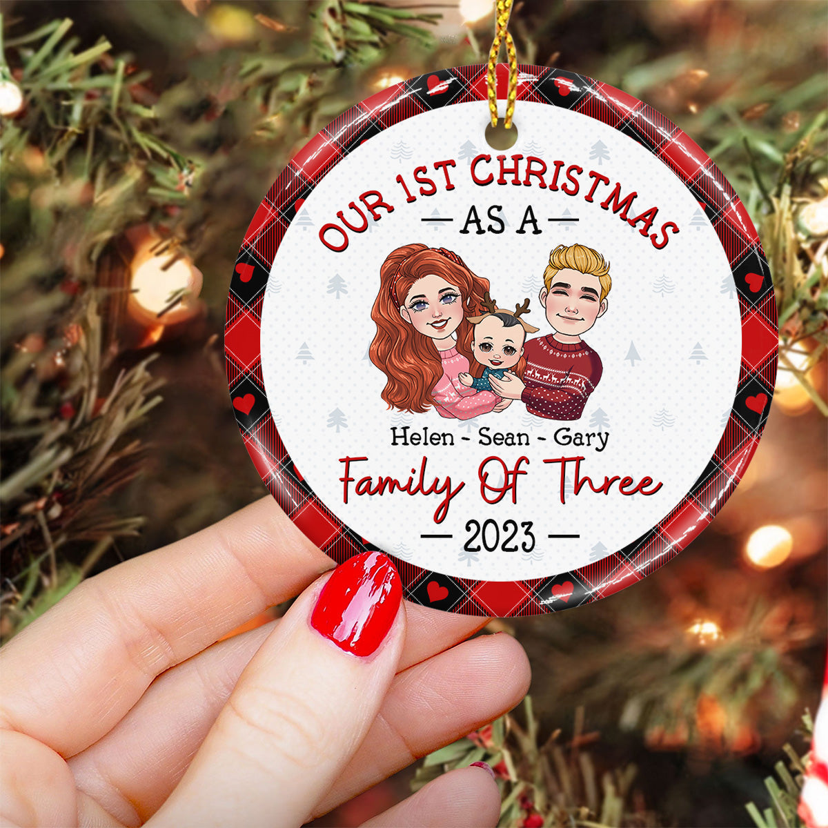 Erstes Weihnachtsfest zu dritt – Geschenk für Neugeborene – Personalisierter Keramik-Kreisanhänger