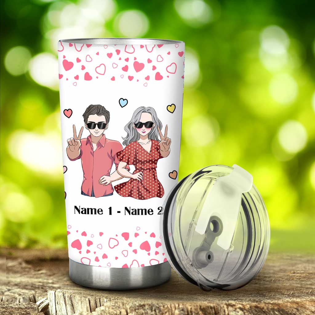 Geschenkidee mit Zuckerherzen für Liebespaare – personalisierter Partner-Trinkbecher