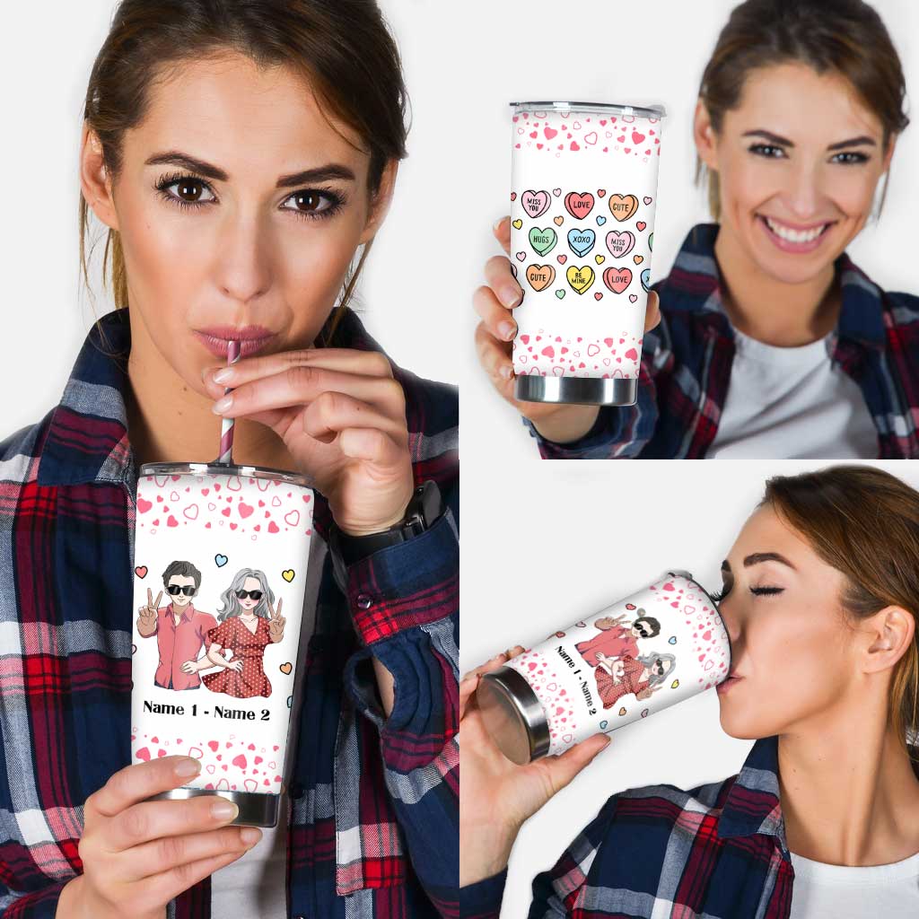 Geschenkidee mit Zuckerherzen für Liebespaare – personalisierter Partner-Trinkbecher