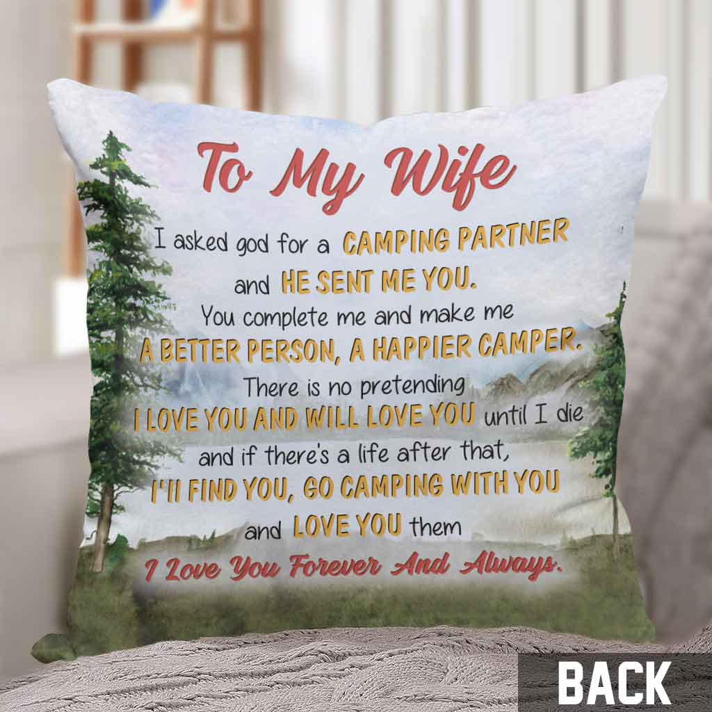 Ich habe Gott um einen Campingpartner gebeten – Personalisiertes Camping-Kissen für Paare