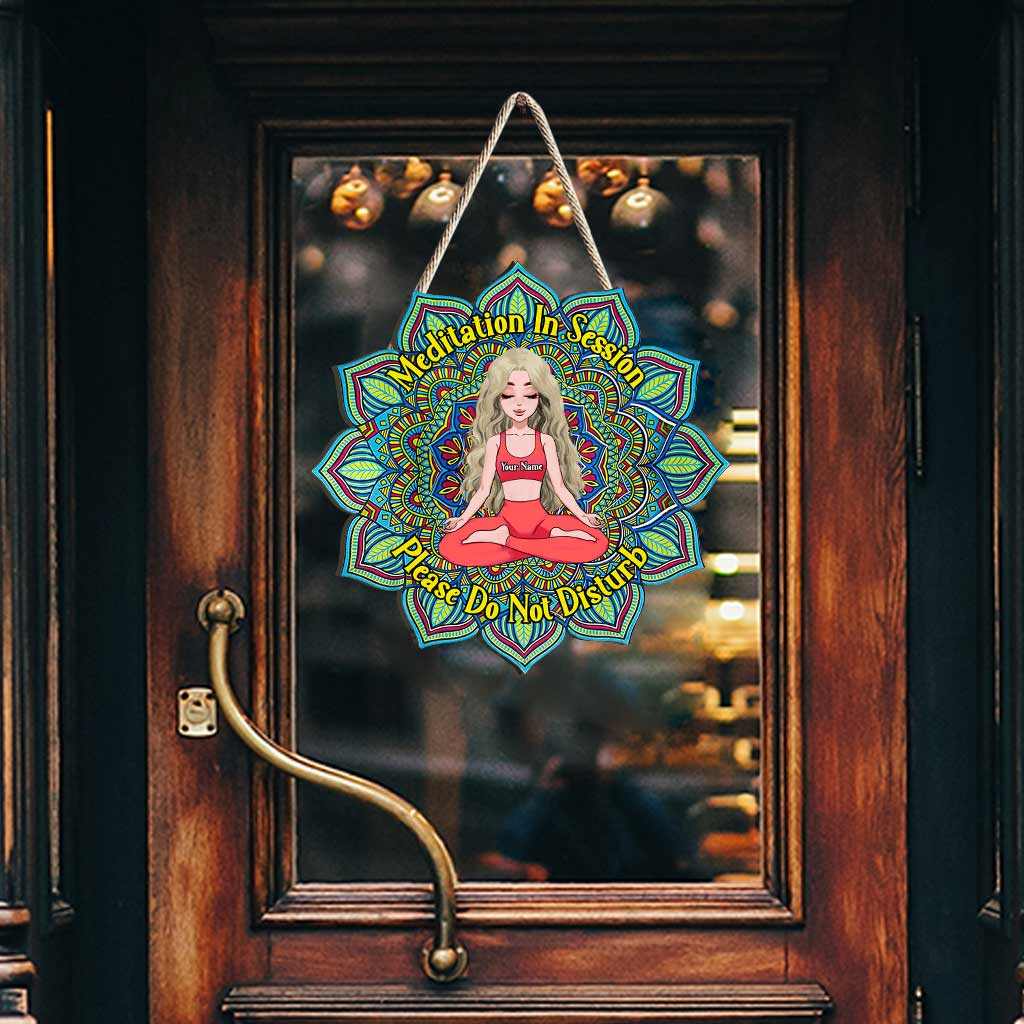 Meditationssitzung - Personalisiertes Yoga-Holzschild