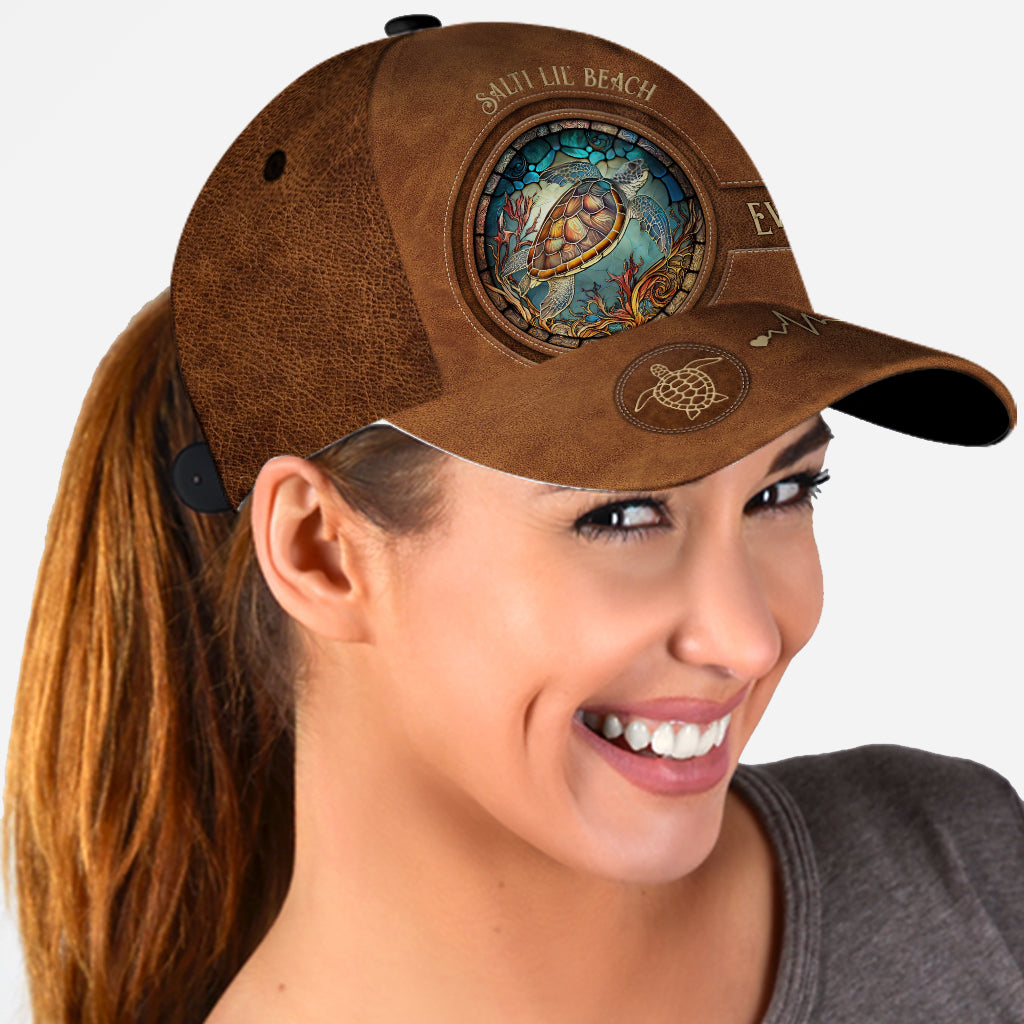 Salty Lil' Beach Meeresschildkröten-Buntglas - Personalisierte Schildkröten-Klassiker-Kappe