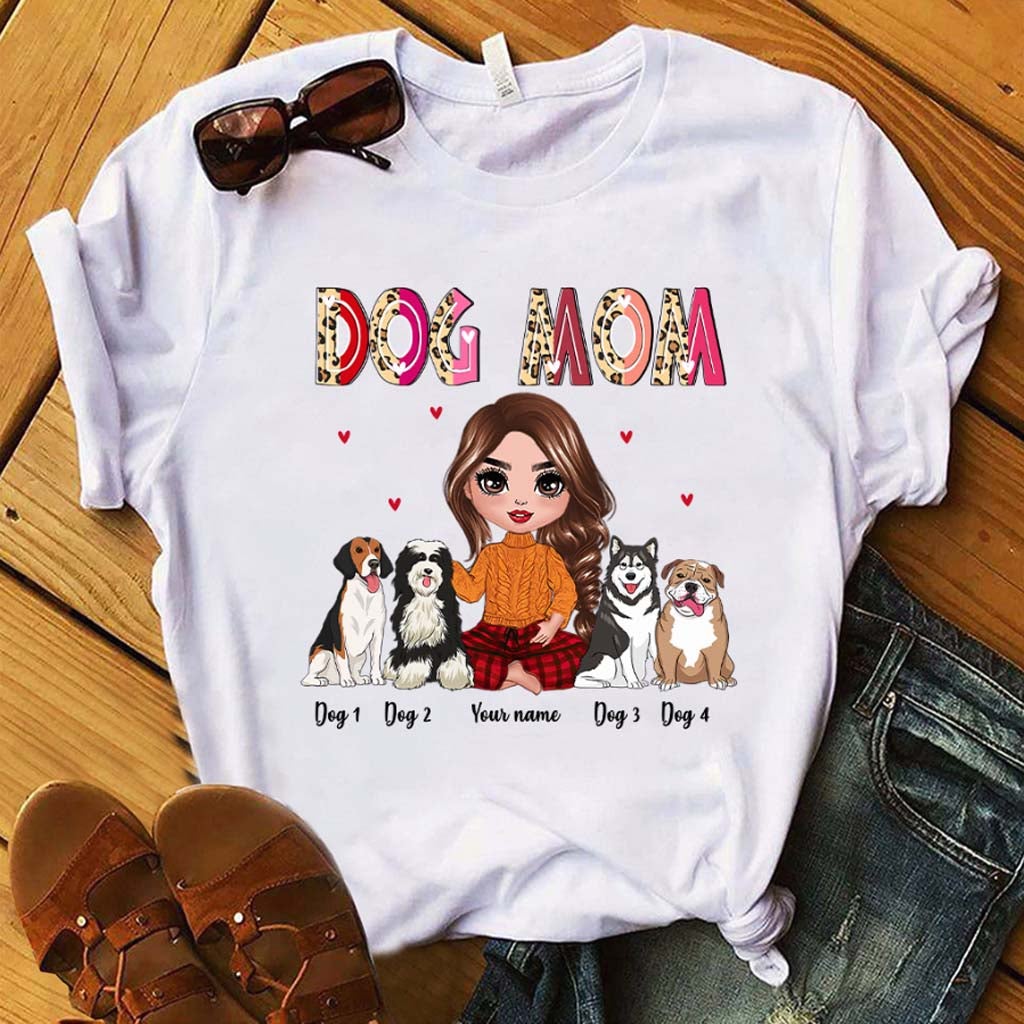 Mama und Oma sitzen mit Hund – personalisiertes Hunde-T-Shirt und Hoodie