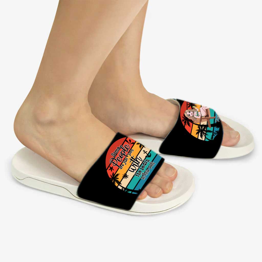 Das Leben ist schöner am Strand – personalisierte Strandliebhaber-Sandalen