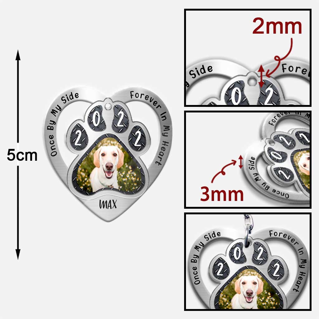 Einmal an meiner Seite, für immer in meinem Herzen – personalisierter Hunde-Schlüsselanhänger mit Metallmusterdruck (beidseitig bedruckt)