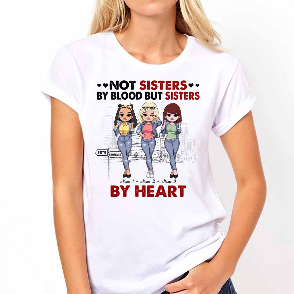 Nicht blutsverwandt, aber im Herzen Schwestern – Personalisiertes Bestie-T-Shirt und Hoodie