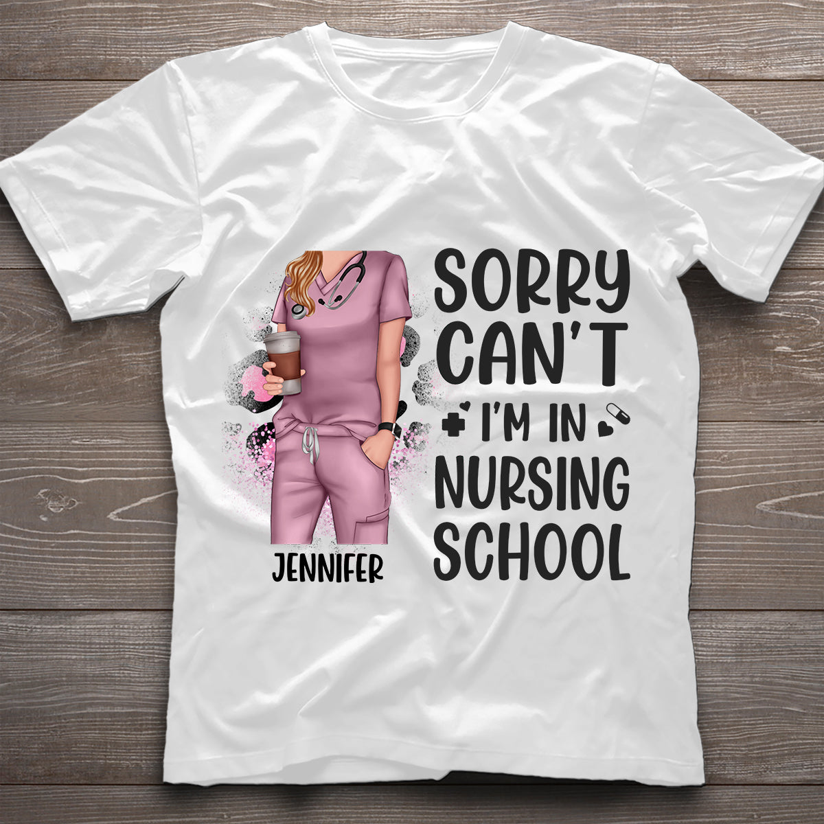 „Tut mir leid, ich kann das Krankenpflege-Studium nicht beenden“ – Personalisiertes T-Shirt und Hoodie für Pflegekräfte