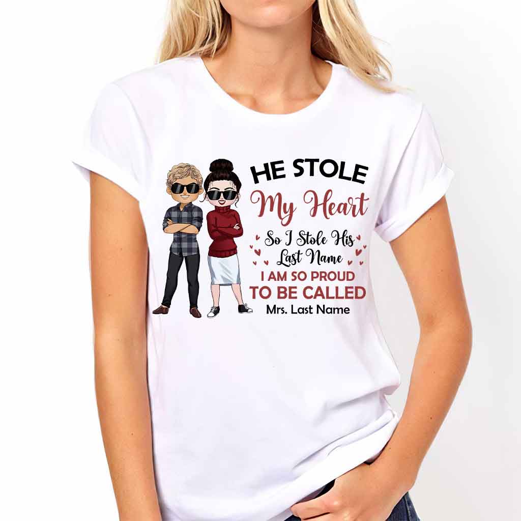 Er hat mein Herz gestohlen, ich seinen Nachnamen – Personalisiertes Partner-T-Shirt und Hoodie
