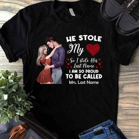 Er hat mein Herz gestohlen, ich seinen Nachnamen – Personalisiertes Partner-T-Shirt und Hoodie