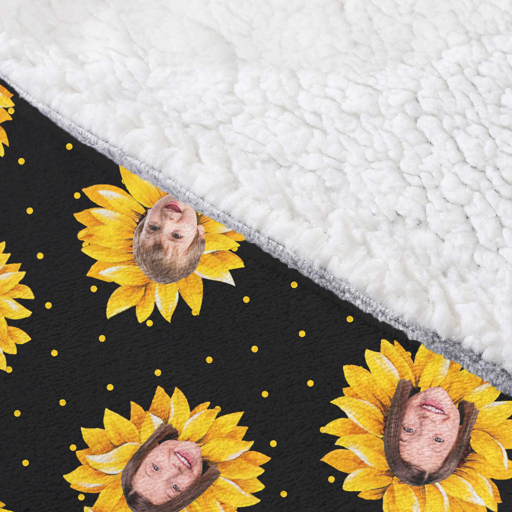 Omas Garten – Personalisierte Oma-Decke mit Kapuze zum Muttertag