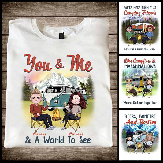 Du & Ich und eine Welt zu entdecken – personalisiertes Camping-T-Shirt und Hoodie
