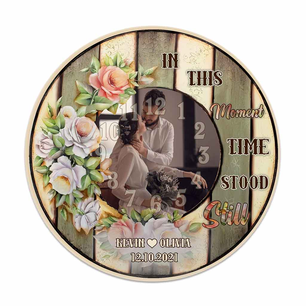 In diesem Moment stand die Zeit still – Personalisiertes rundes Holzschild für Paare