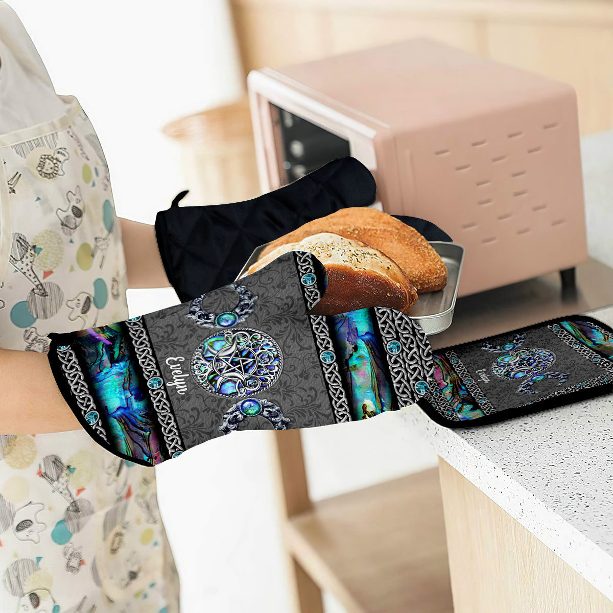 Erlebe Magie im Alltag – Personalisiertes Hexen-Ofenhandschuh- und Topflappen-Set