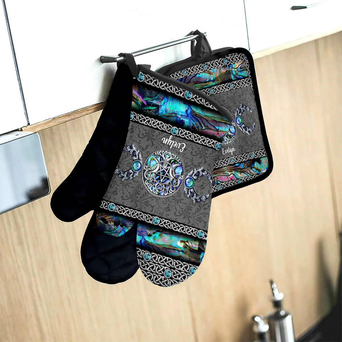 Erlebe Magie im Alltag – Personalisiertes Hexen-Ofenhandschuh- und Topflappen-Set