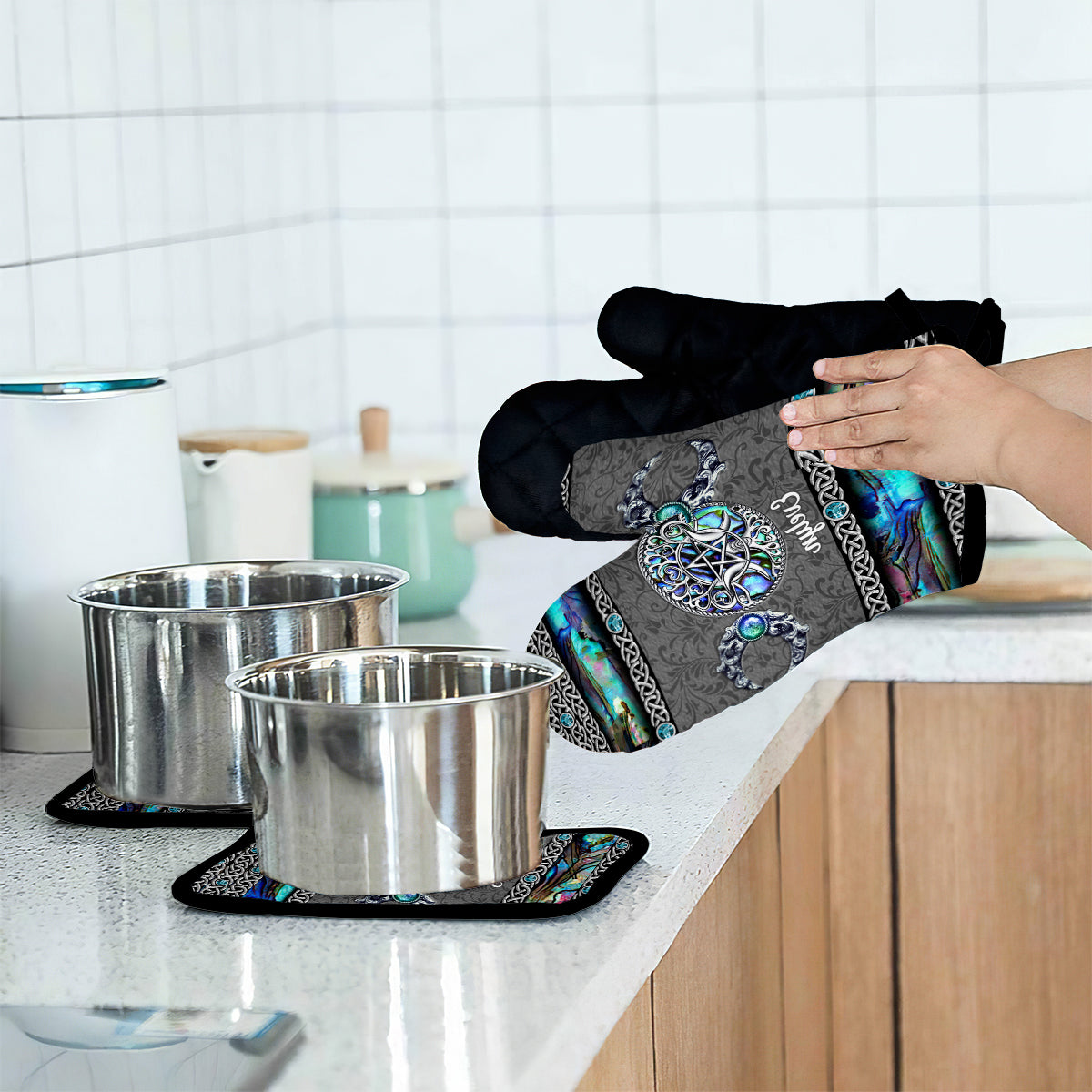 Erlebe Magie im Alltag – Personalisiertes Hexen-Ofenhandschuh- und Topflappen-Set