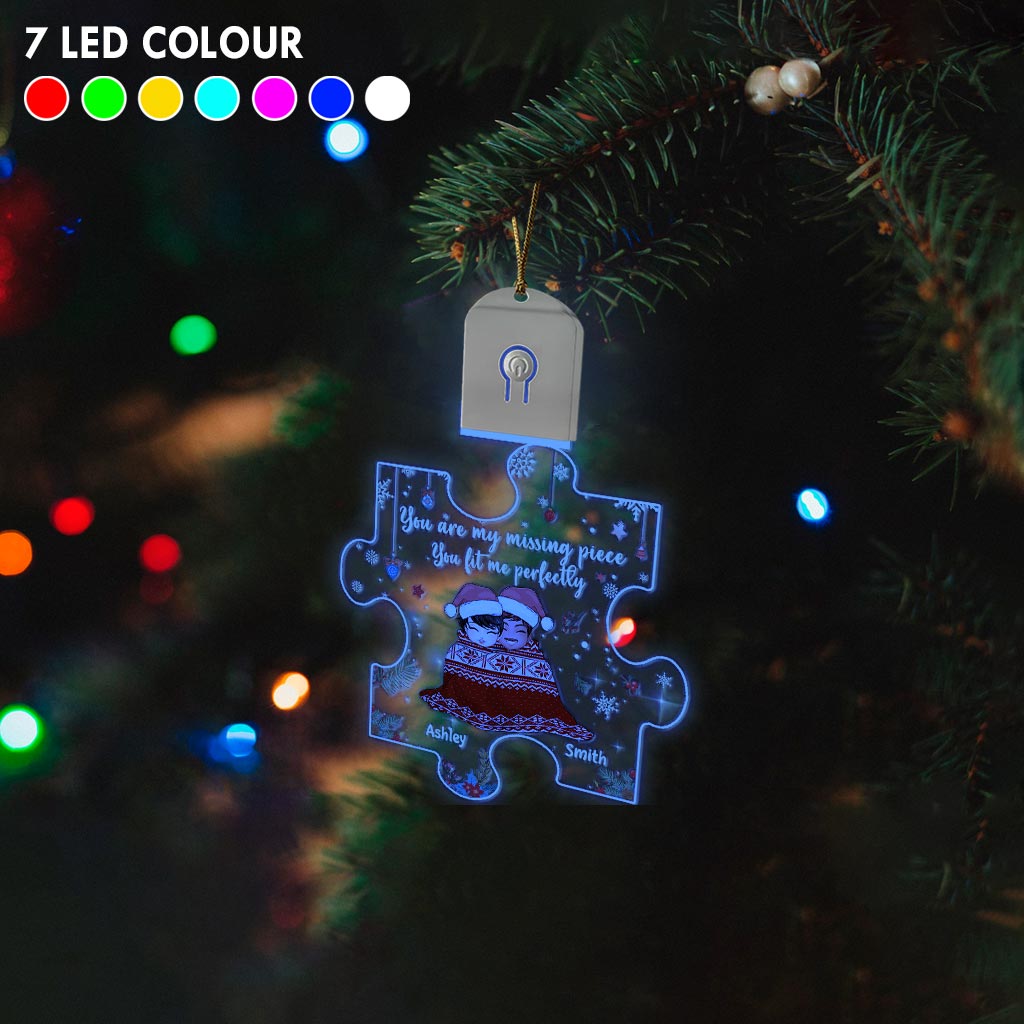 Du bist mein fehlendes Puzzleteil – Personalisierte LED-Weihnachtsbaumkugel in Form eines Paares aus Acryl
