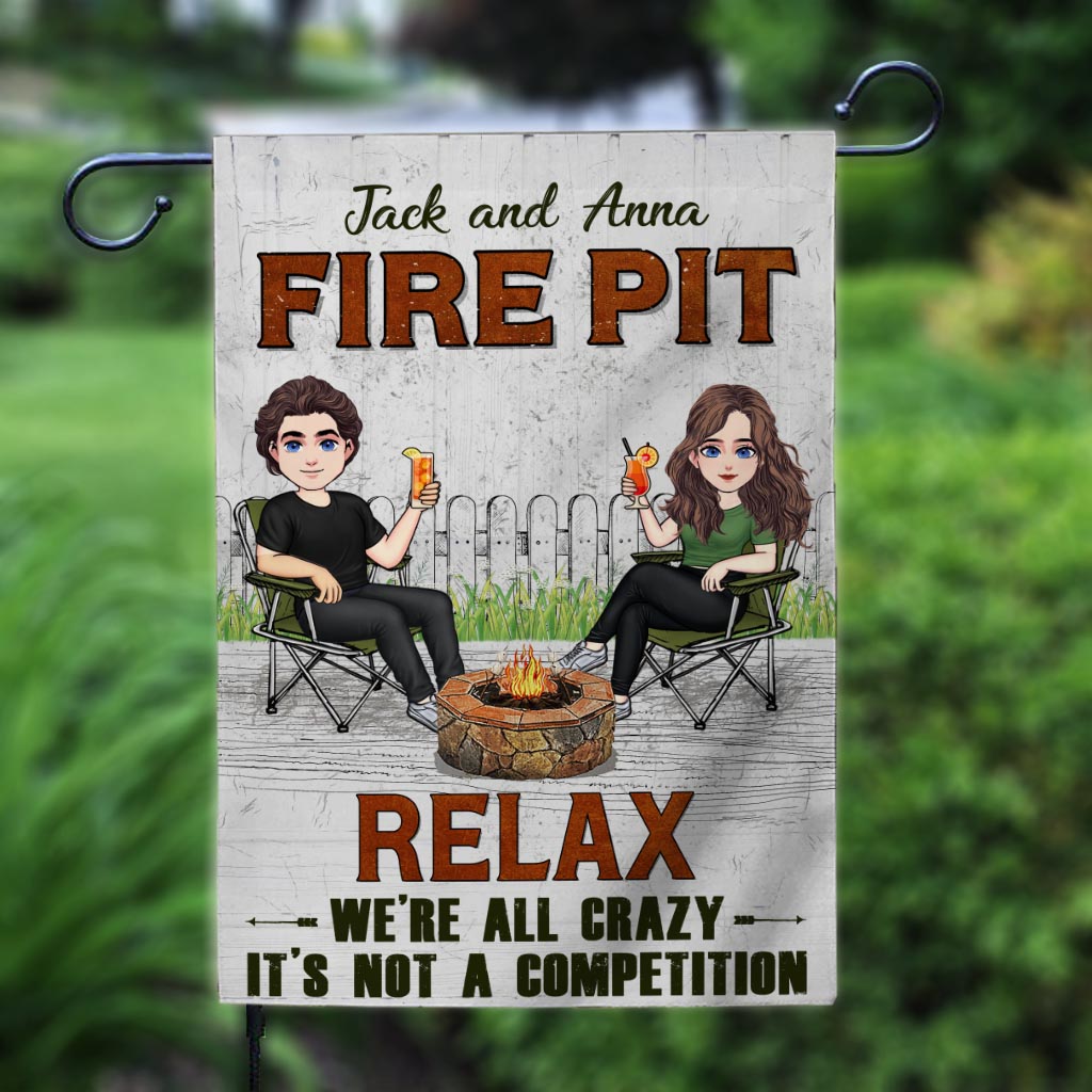 Wir sind alle verrückt hier – Geschenkidee für den Garten für Ehemann, Ehefrau, Freund, Freundin, Freund/Freundin – Personalisierte Gartenflagge