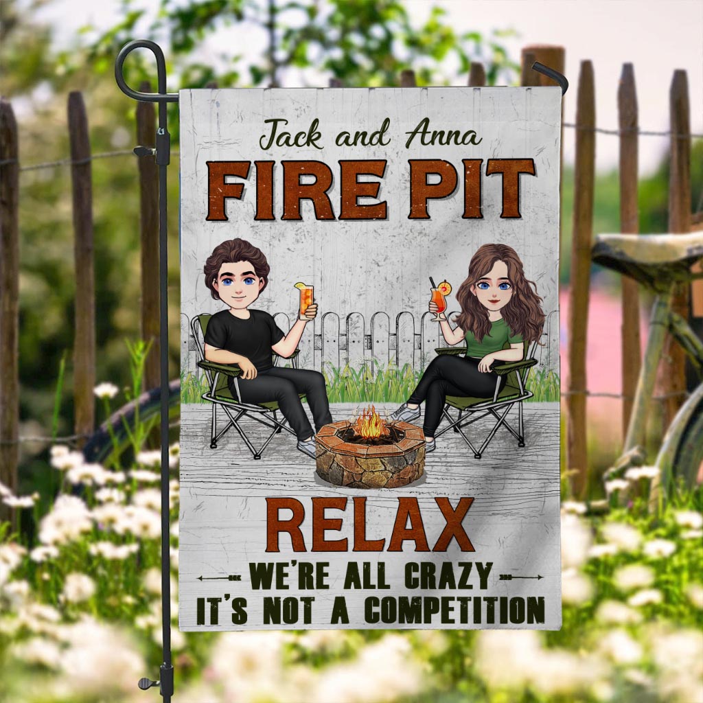 Wir sind alle verrückt hier – Geschenkidee für den Garten für Ehemann, Ehefrau, Freund, Freundin, Freund/Freundin – Personalisierte Gartenflagge