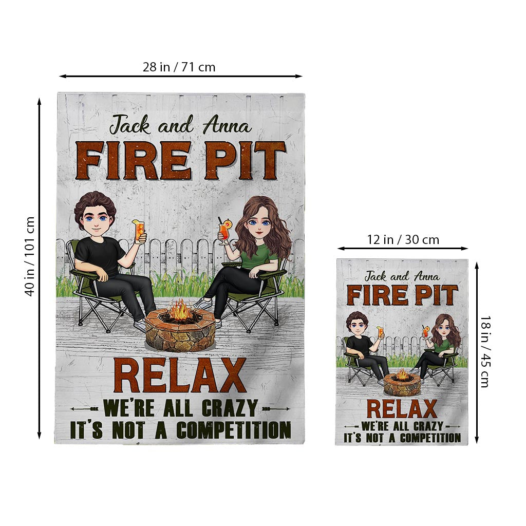 Wir sind alle verrückt hier – Geschenkidee für den Garten für Ehemann, Ehefrau, Freund, Freundin, Freund/Freundin – Personalisierte Gartenflagge