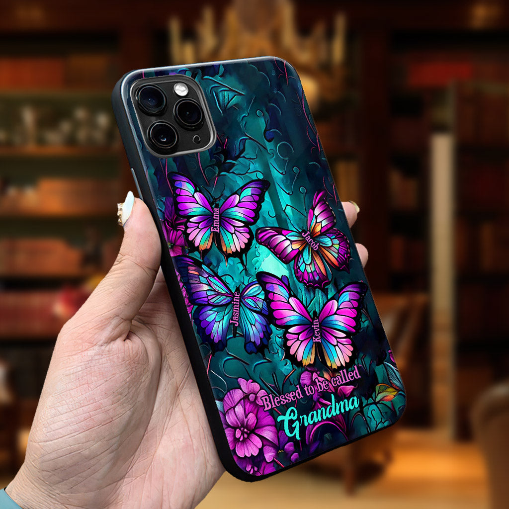 Omas Schmetterlinge – Personalisierte Handyhülle für Oma