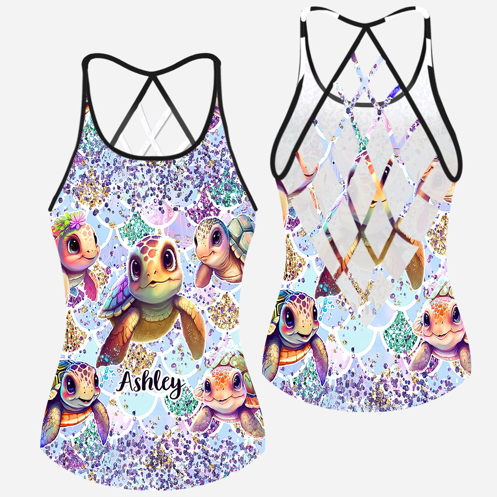 Salty Little Beach – Personalisiertes Tanktop mit Schildkrötenkreuz