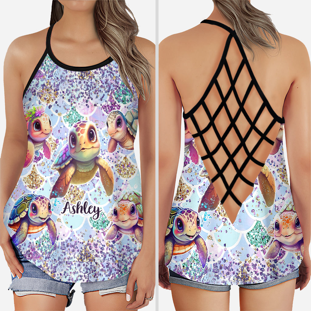 Salty Little Beach – Personalisiertes Tanktop mit Schildkrötenkreuz