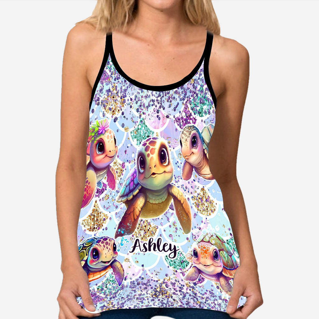 Salty Little Beach – Personalisiertes Tanktop mit Schildkrötenkreuz