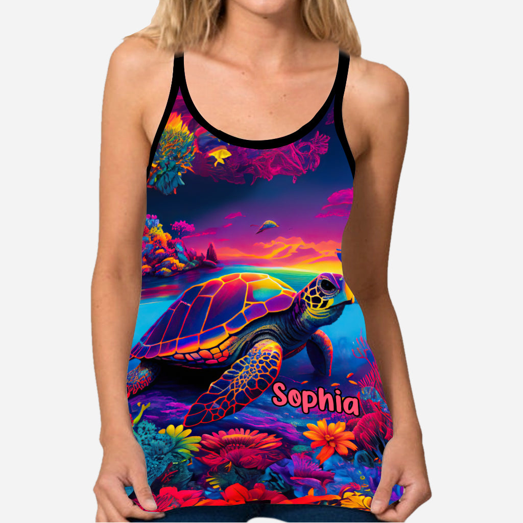 Salty Lil' Beach - Personalisiertes Tanktop mit Schildkrötenkreuz