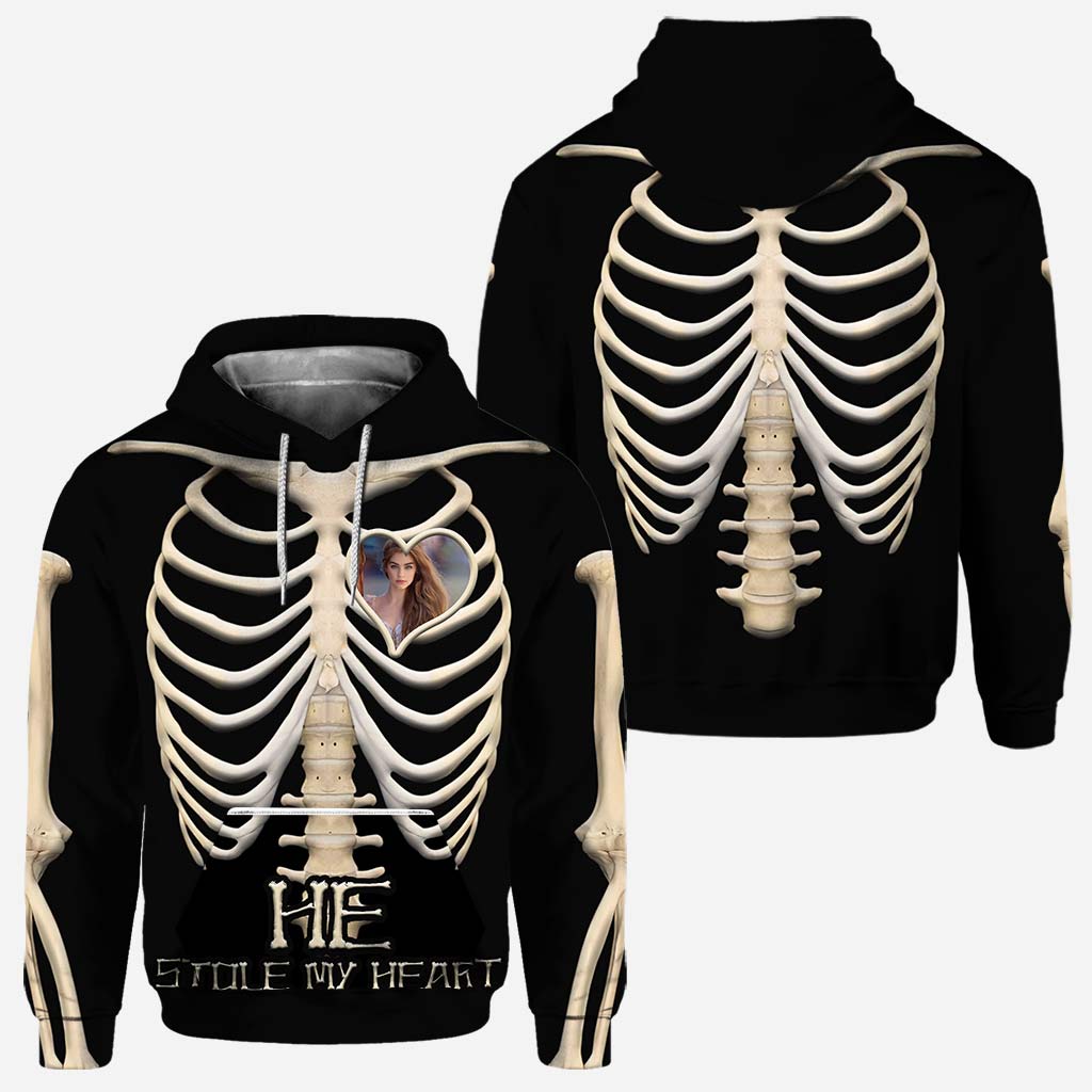 Sie hat mein Herz gestohlen – Halloween-Shirt und Hoodie mit personalisiertem Allover-Print für Paare