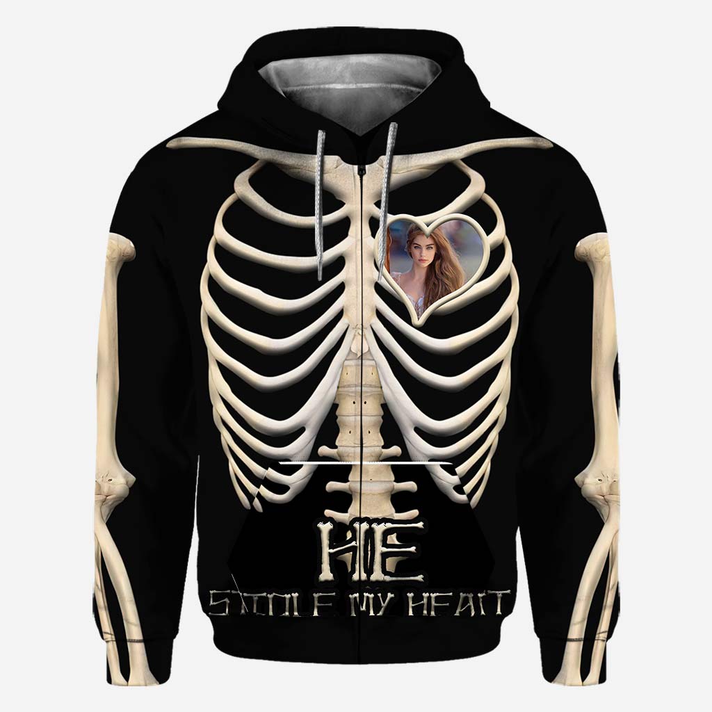 Sie hat mein Herz gestohlen – Halloween-Shirt und Hoodie mit personalisiertem Allover-Print für Paare