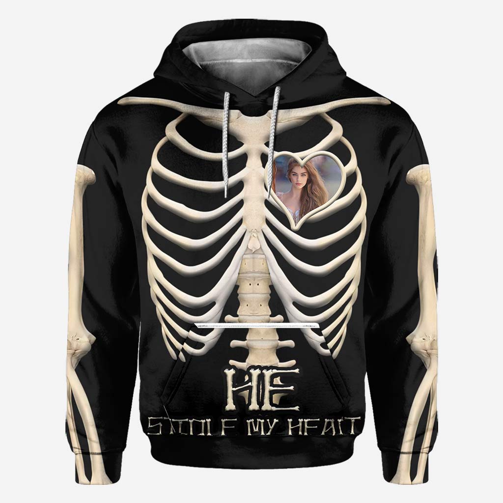 Sie hat mein Herz gestohlen – Halloween-Shirt und Hoodie mit personalisiertem Allover-Print für Paare