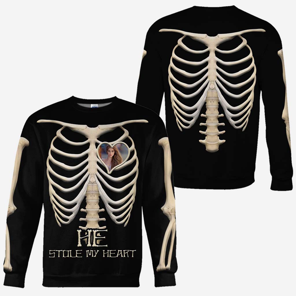 Sie hat mein Herz gestohlen – Halloween-Shirt und Hoodie mit personalisiertem Allover-Print für Paare