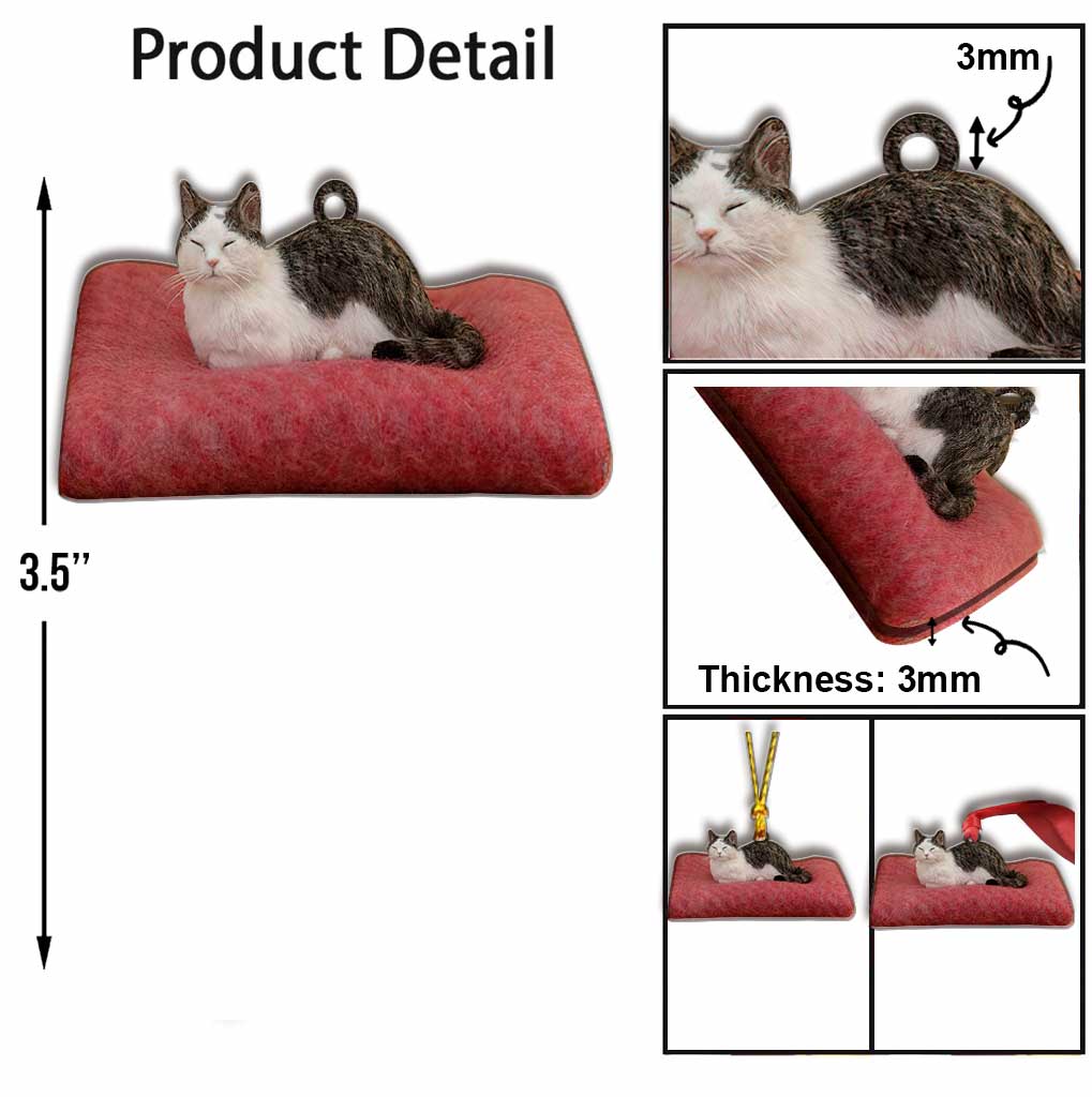 Kleines Fellknäuel – Weihnachtskatzen-Ornament (beidseitig bedruckt)