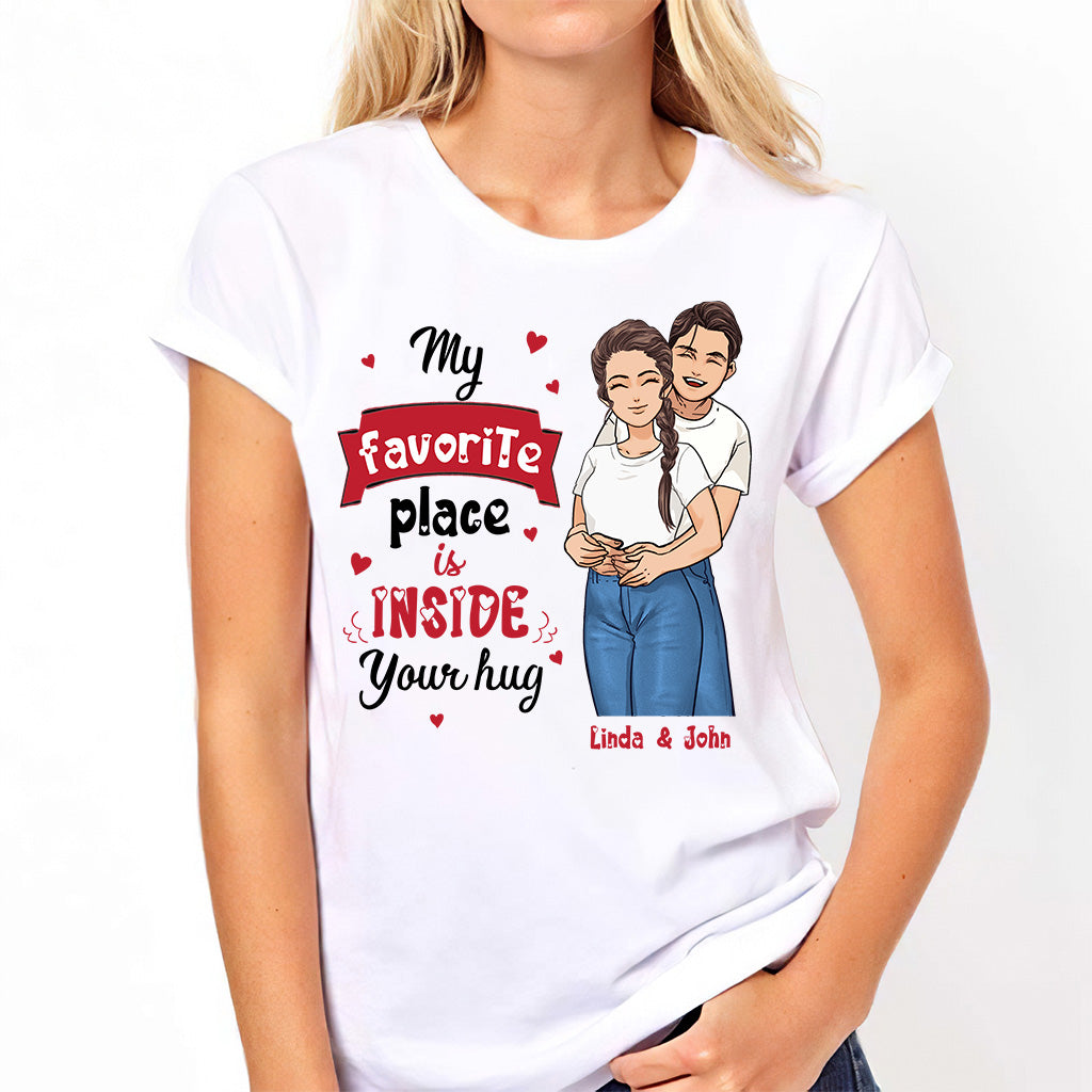 Mein Lieblingsplatz ist in deiner Umarmung – Personalisiertes Partner-T-Shirt und Hoodie