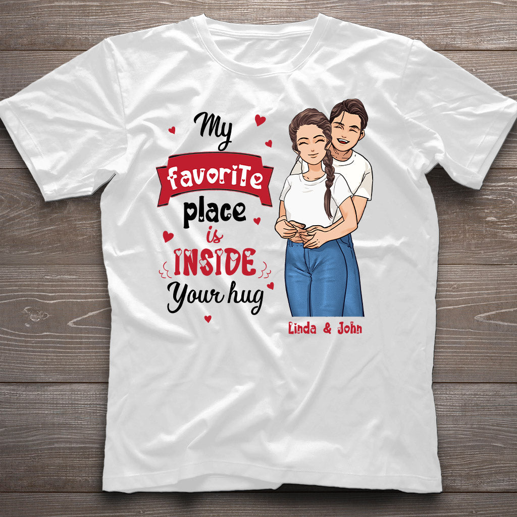 Mein Lieblingsplatz ist in deiner Umarmung – Personalisiertes Partner-T-Shirt und Hoodie