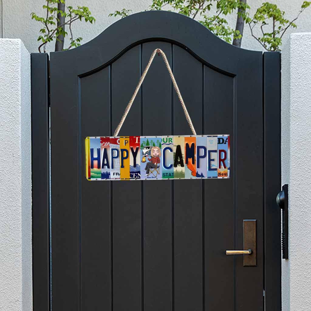 „Happy Camper“-Kennzeichen – personalisiertes Camping-Holzschild mit Metallmusterdruck