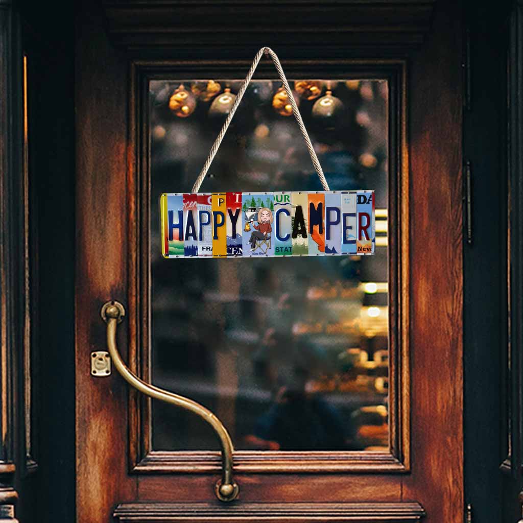 „Happy Camper“-Kennzeichen – personalisiertes Camping-Holzschild mit Metallmusterdruck