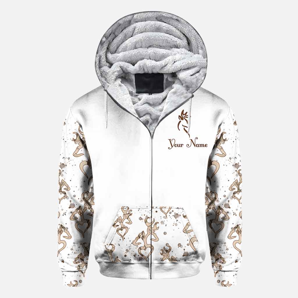 Seine Hirschkuh, ihr Hirsch – Personalisiertes T-Shirt und Hoodie für Paare auf der Jagd.