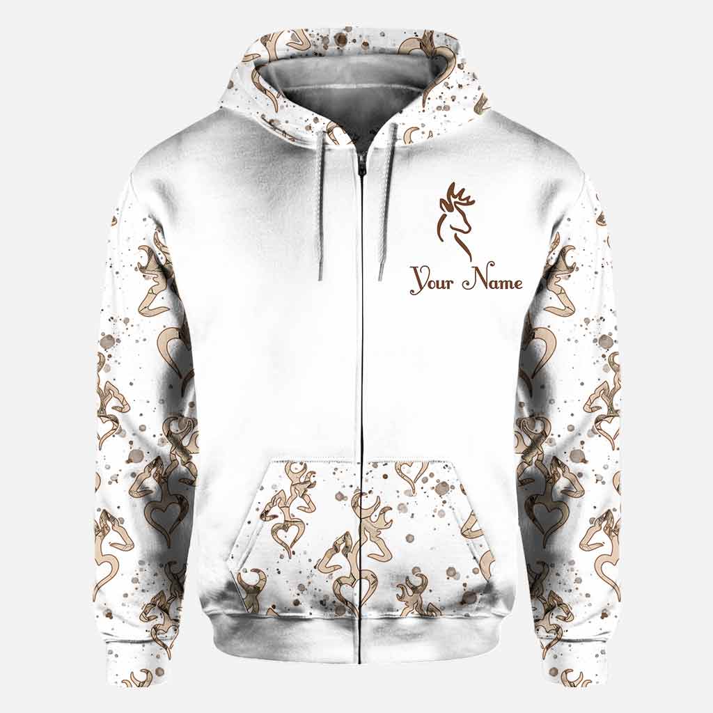 Seine Hirschkuh, ihr Hirsch – Personalisiertes T-Shirt und Hoodie für Paare auf der Jagd.