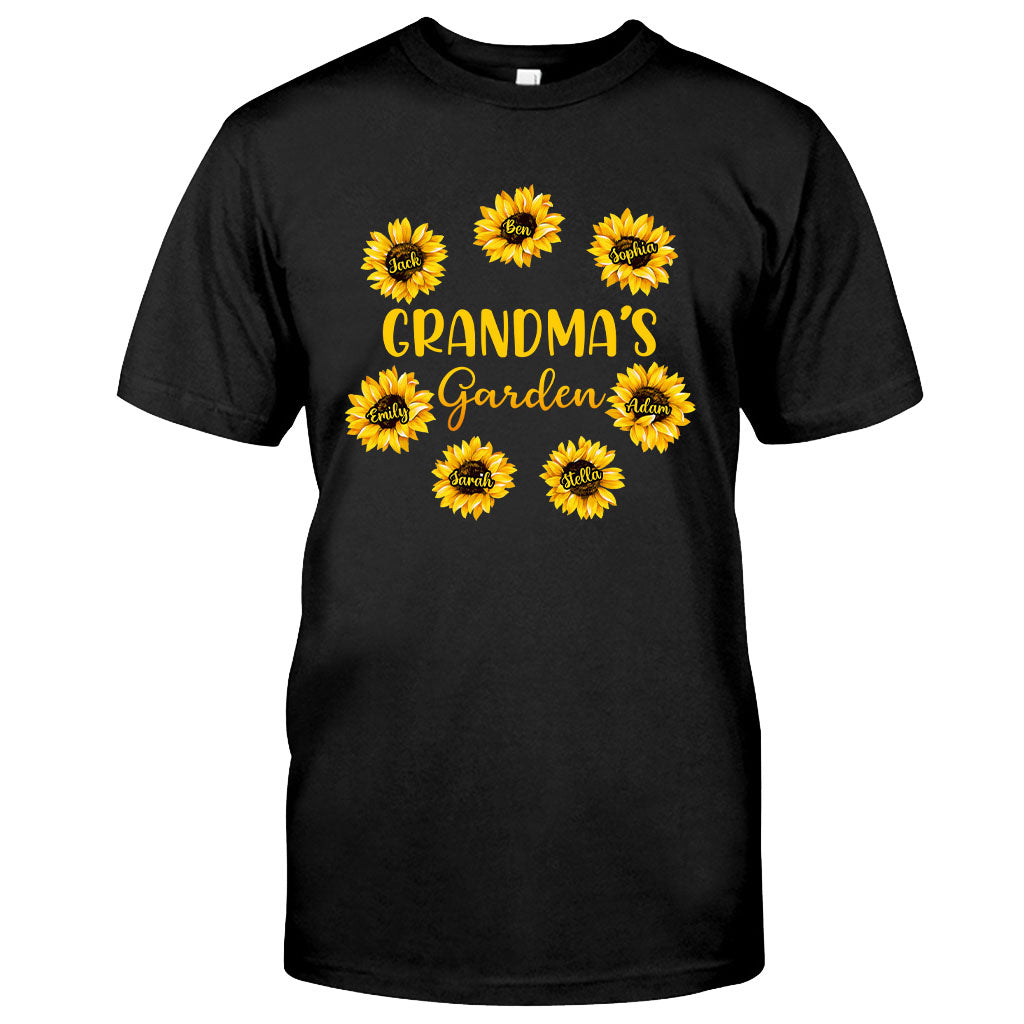 Omas Garten – Geschenk für Oma, Mama, Papa, Opa – Personalisiertes T-Shirt und Hoodie