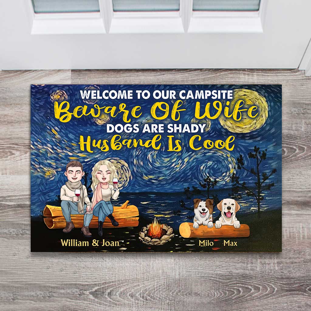 Willkommen auf unserem Campingplatz – Personalisierte Fußmatte für Paare
