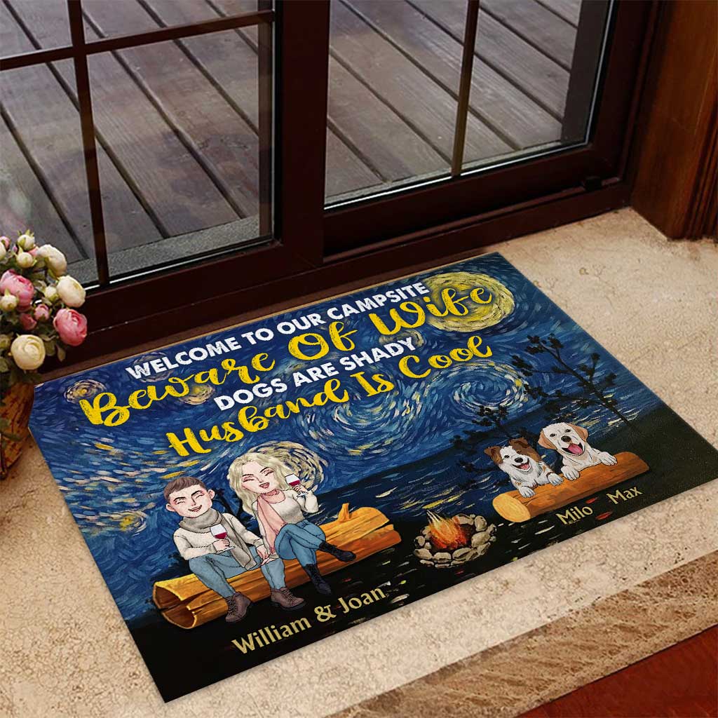 Willkommen auf unserem Campingplatz – Personalisierte Fußmatte für Paare