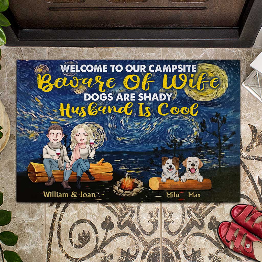 Willkommen auf unserem Campingplatz – Personalisierte Fußmatte für Paare