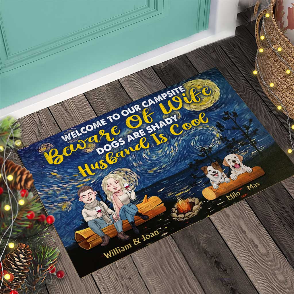Willkommen auf unserem Campingplatz – Personalisierte Fußmatte für Paare