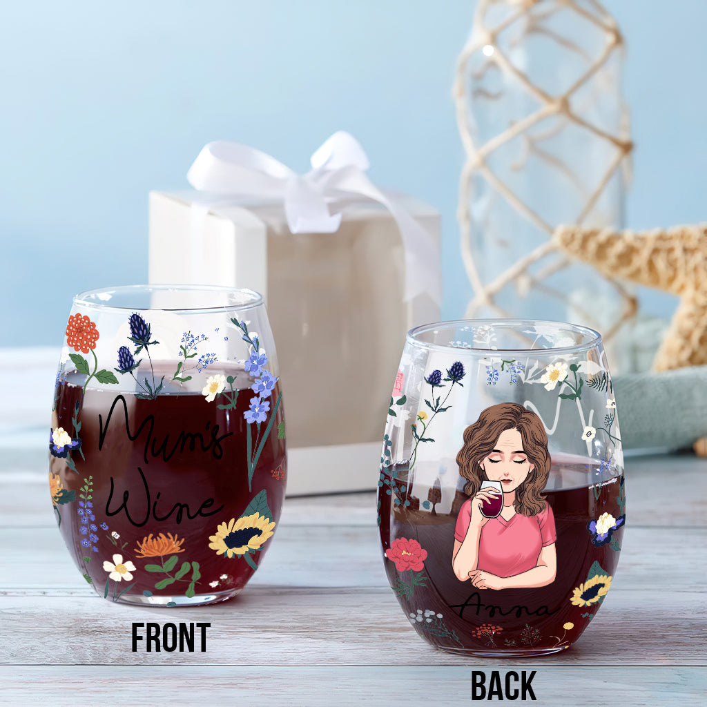 Mum's Wine Botanical Floral - Personalisiertes Weinglas zum Muttertag mit dem Aufdruck „Mum“.