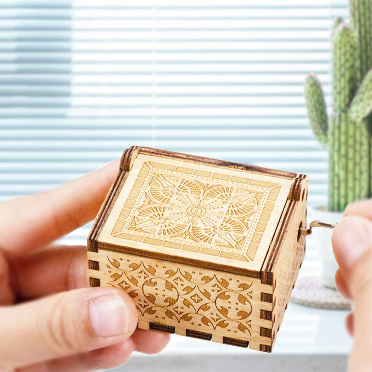 Du bist mein Sonnenschein – Geschenk für Mama, Oma, Enkelin, Freundin, Schwester – Personalisierte Spieluhr mit Handkurbel