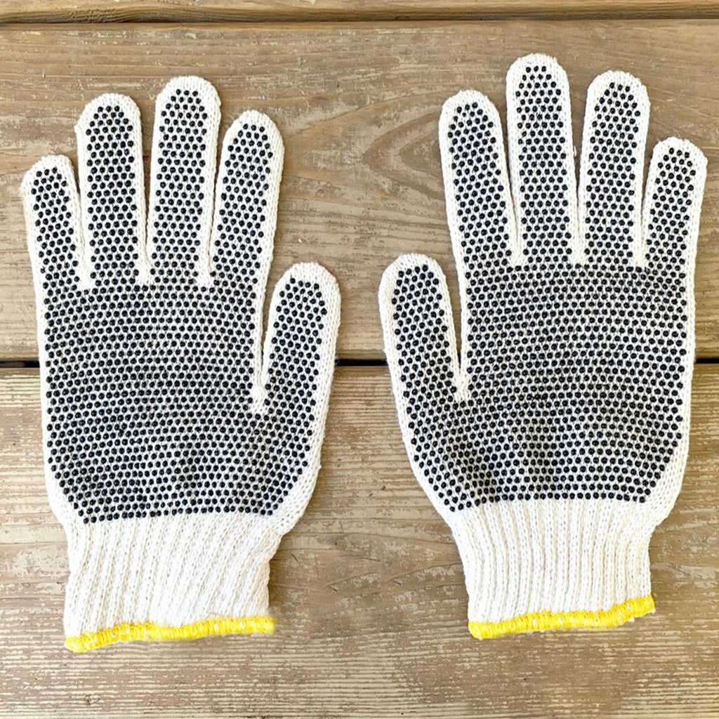 Sie arbeitet gerne mit ihren Händen – personalisierte Gartenhandschuhe