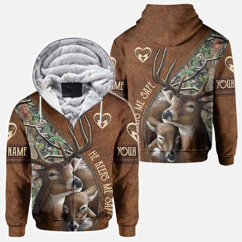 Sie hält mich wild, er hält mich sicher – Personalisiertes T-Shirt und Hoodie für Paare auf der Jagd.